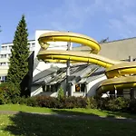 Parkhotel ホテル 3*